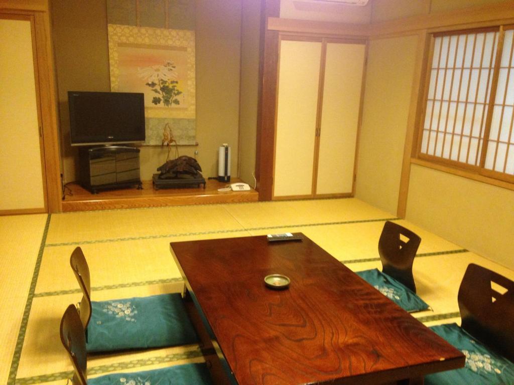 Chuokan Shimizuya Ryokan Nagano Rum bild