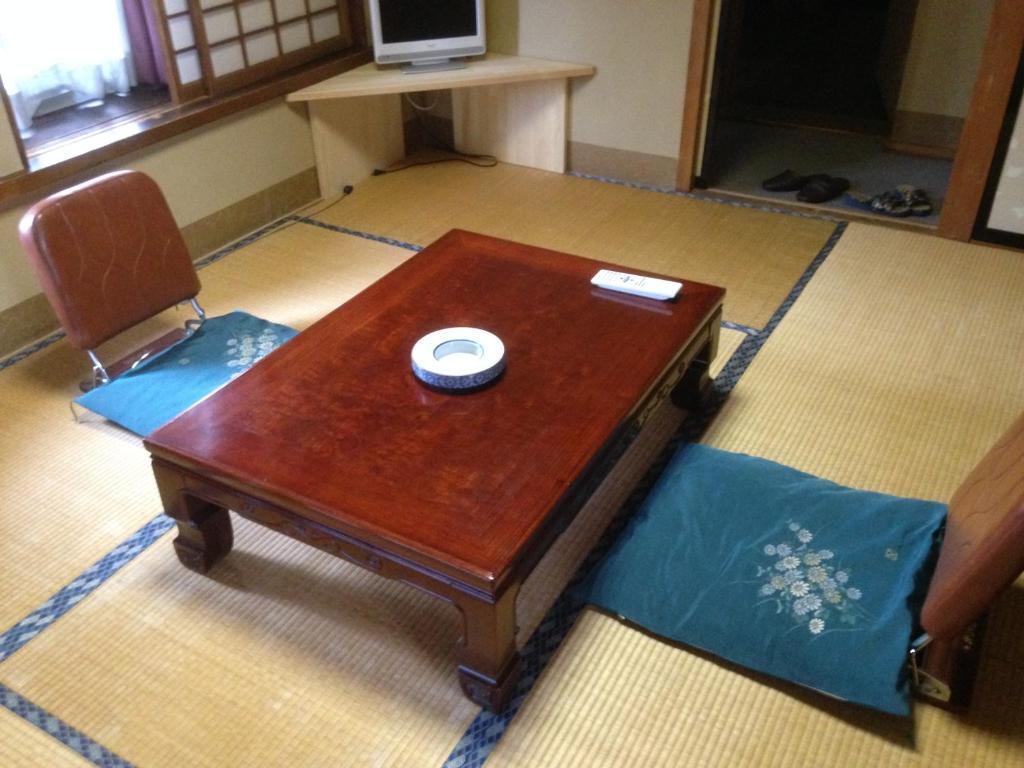 Chuokan Shimizuya Ryokan Nagano Rum bild