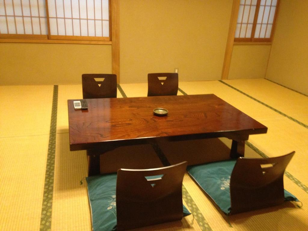 Chuokan Shimizuya Ryokan Nagano Rum bild