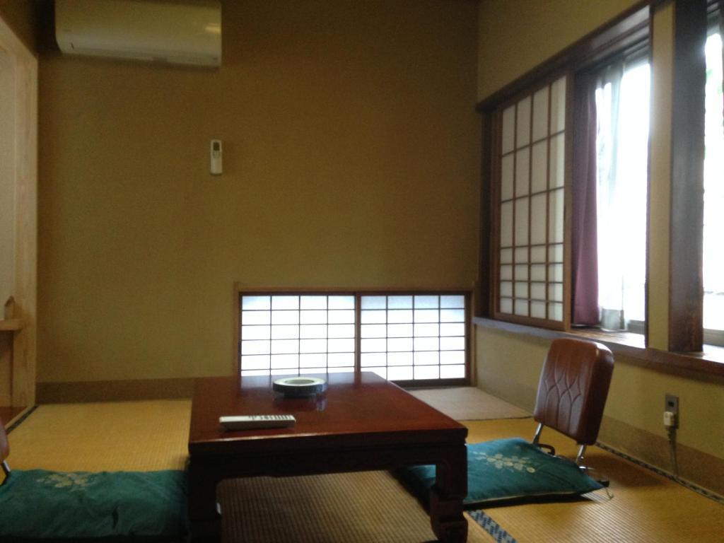 Chuokan Shimizuya Ryokan Nagano Rum bild
