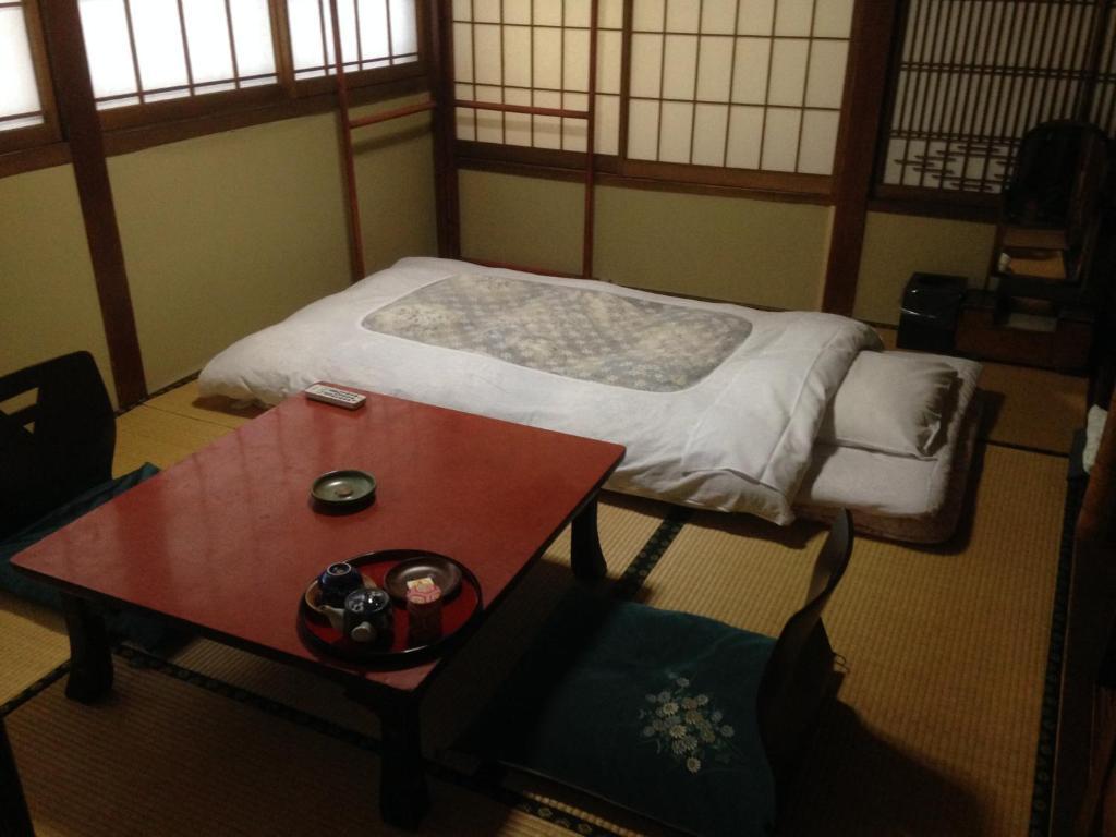 Chuokan Shimizuya Ryokan Nagano Rum bild